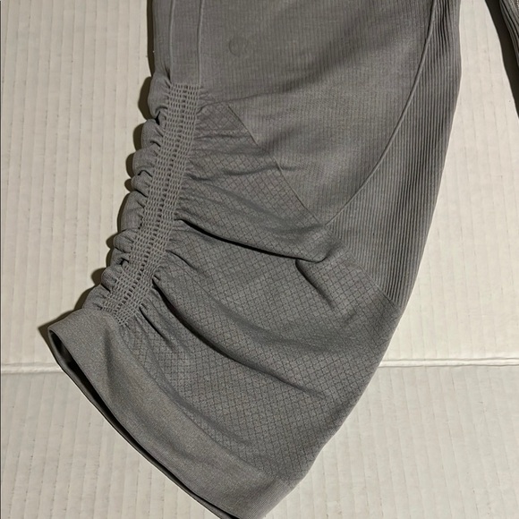 LULULEMON Awakening Crop *Taryn Toomey - Picture 4 of 7